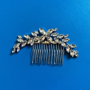 NWOT Crystal gem comb